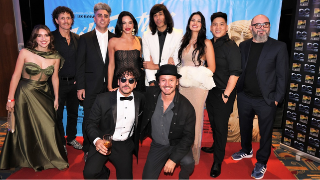 El elenco de Sólo Fanáticos en su Avant premiere