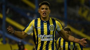 Alejo Veliz viene de una noche de ensueño en el partido ante River, en el que marcó un doblete.