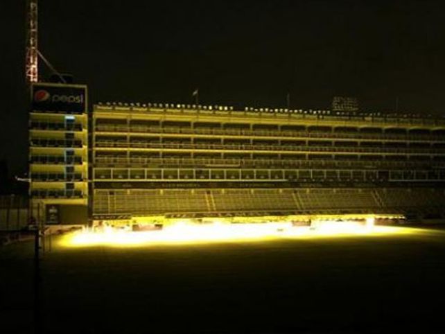 El extraño sistema de iluminación que llegó a La Bombonera