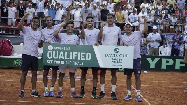 El equipo argentino de la Davis obtuvo el pasaporte a la fase de grupos de las Finales al vencer a Kazajistán en el Jockey Club de Rosario.