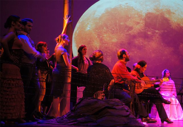 Agrupación Coral. Fue fundada en 1977 convirtiéndose en el coro más antiguo de la ciudad.