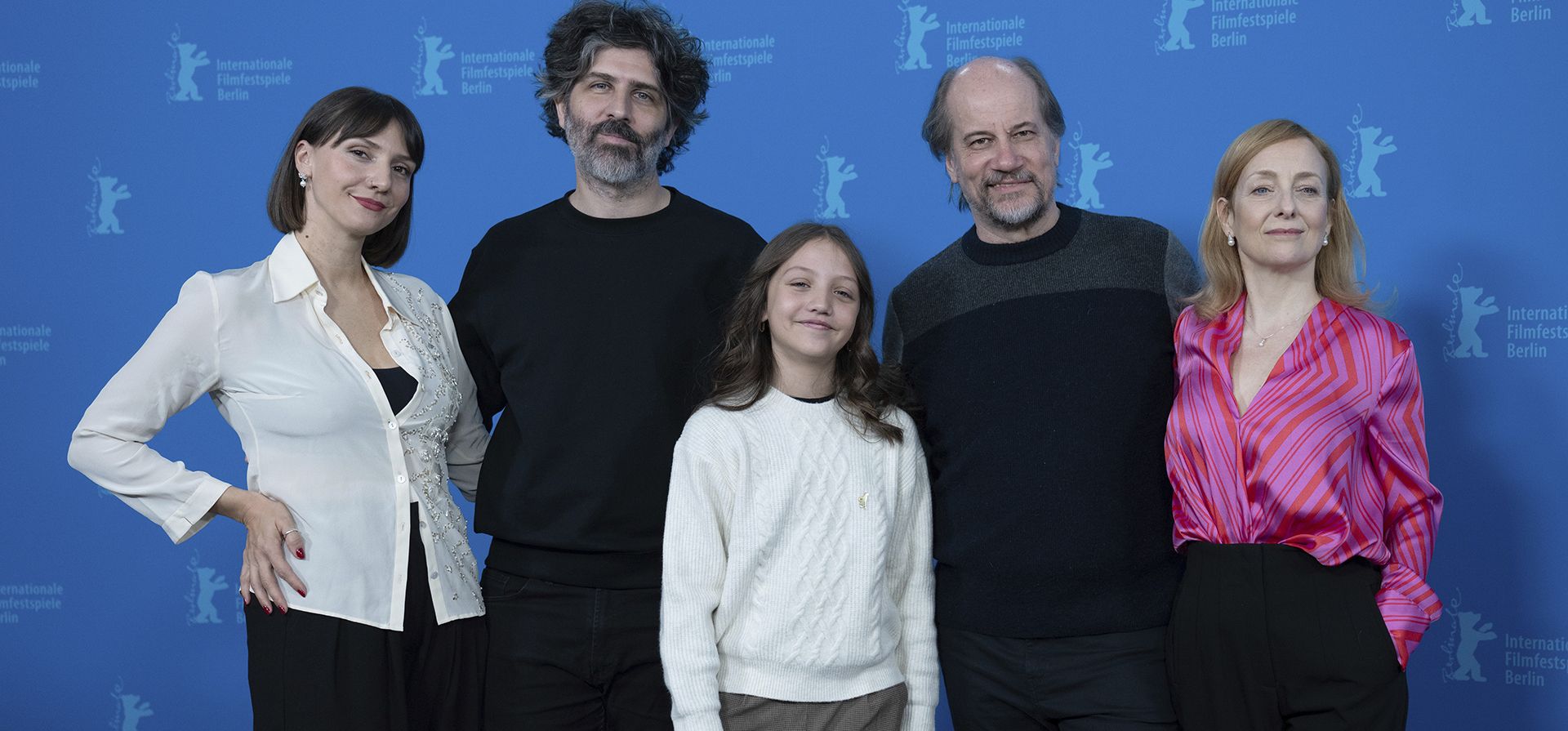 De izquierda a derecha, la directora artística argentina Betania Cappato, el director Ivan Fund y los actores Anika Bootz, Marcelo Subiotto y Mara Bestelli asisten a la sesión fotográfica de la película De izquierda a derecha, la directora artística argentina Betania Cappato, el director Ivan Fund y los actores Anika Bootz, Marcelo Subiotto y Mara Bestelli asisten a la sesión fotográfica de la película