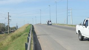 Terror en puente Sorrento: ocho hombres abordaron un auto con cuatro mujeres para robarles