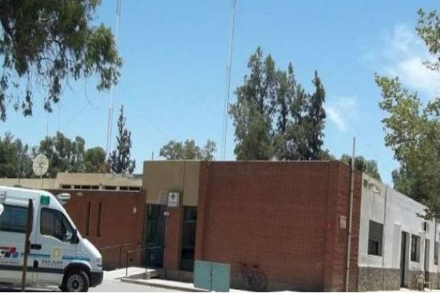 Una mujer vive en un hospital con sus dos hijas por miedo a su pareja