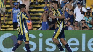 Vienen dulces. Mac Allister y Veliz marcaron los goles en el 2-1 de Central ante Arsenal.