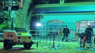 Túnel en las afueras de un banco.