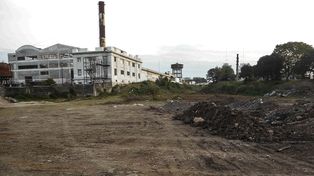 En Concepción del Uruguay el espacio destinado al cambio de dirección de las locomotoras ha sido cubierto de tierra y escombros.