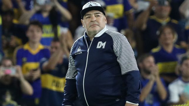 Diego Maradona será operado esta noche por un coágulo en una región del cerebro