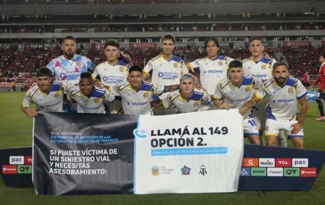 Los once de Central que salieron a jugar contra Independiente en Avellaneda.