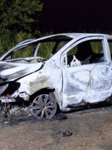 Ruta 39: un auto chocó contra el guardarrail y se incendió por completo