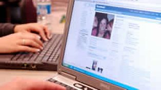 Facebook deshace cambios tras protestas de usuarios por almacenamiento de datos