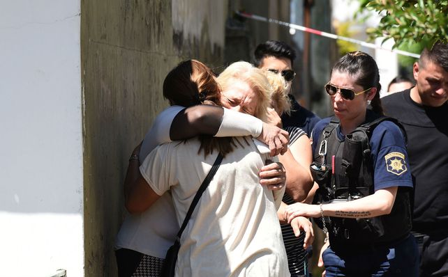 Dolor. Familiares de la pareja no encuentran consuelo tras el fatal desenlace.