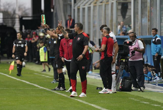 Fabbiani tiene la complejísima misión de lograr que Newell's crezca.