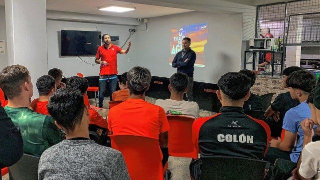 Los chicos que habitan en la pensión de Colón compartieron una jornada distinta recordando la inundación de 2003.
