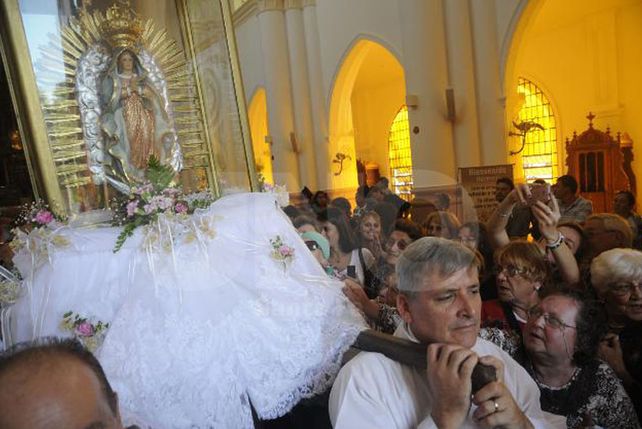 Cientos de santafesinos peregrinaron este sábado junto a la Virgen de Guadalupe