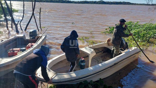 Buscan al joven que se cayó al río Colastiné desde una piragua