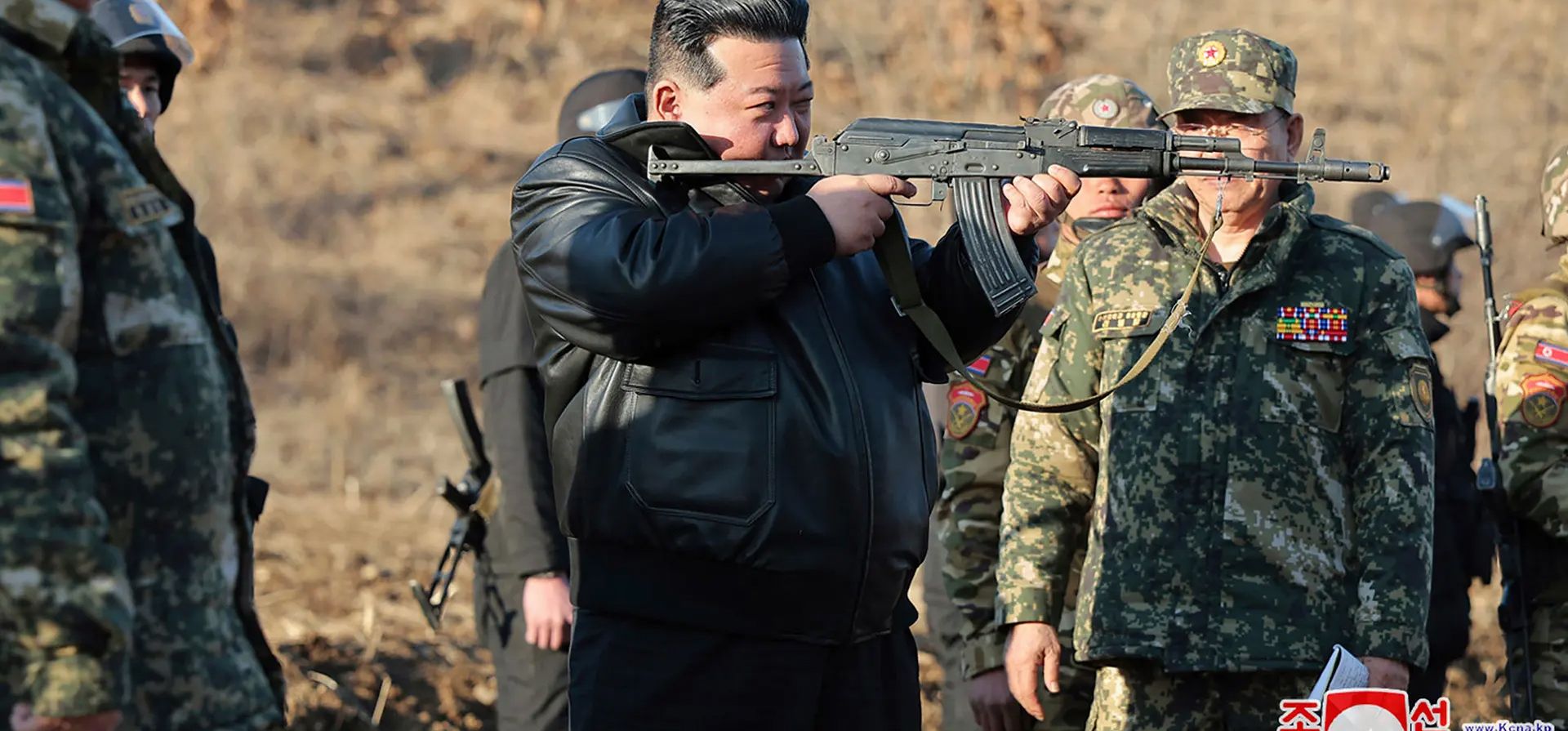 Kim Jong-un visita una base de entrenamiento operativo ,Corea del Norte. Fotografía: AP Kim Jong-un visita una base de entrenamiento operativo ,Corea del Norte. Fotografía: AP