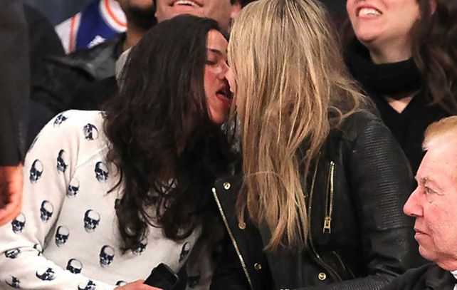 Más que amigas...