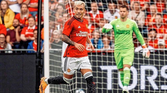 Lisandro Martínez volvió a las canchas.