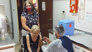 Comenzó la vacunación en lo geriátricos santafesinos