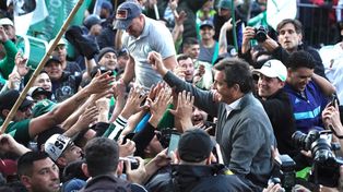 Multitud. Massa anunció hace unas semanas el alivio en Ganancias durante un acto en la Plaza de Mayo.