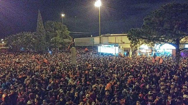 Los hinchas de Colón se preparan para celebrar con la tradicional caravana un nuevo cumpleaños.