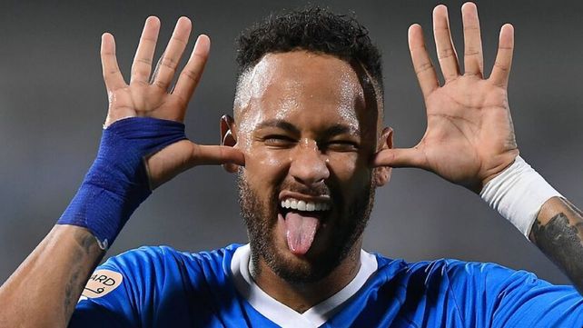 Neymar fue operado de la rotura de ligamentos y estará diez meses fuera de las canchas.
