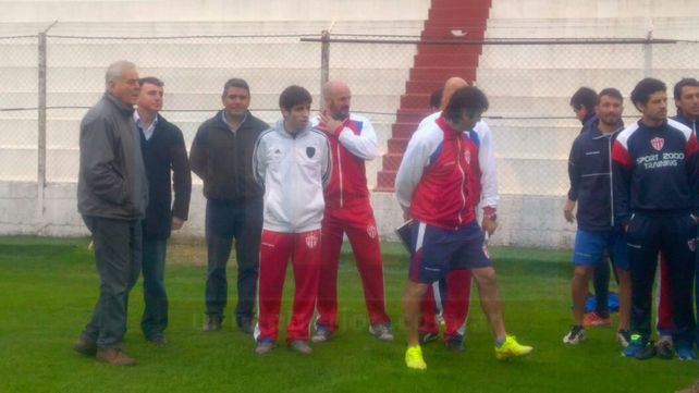El Indio Ortiz fue presentado como nuevo DT de Atlético Paraná para la Primera B Nacional