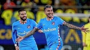 Ángel Correa marcó un golazo de mitad de cancha y la víctima fue el arquero Gerónimo rULLI.