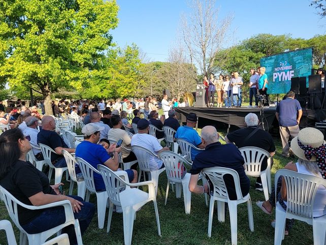 Las Parejas firmó un convenio con la provincia para renovar el tendido eléctrico del área industrial