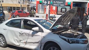 Fuerte accidente en Bulevar Pellegrini: una mujer fue trasladada al hospital Cullen