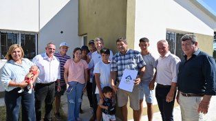 El gobernador entregó viviendas en Estancia Grande con una inversión de más de 506 millones de pesos