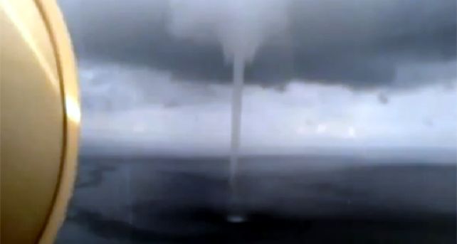 Una tromba marina se form&oacute; cerca de la costa de Panam&aacute; y fue filmada desde un avi&oacute;n