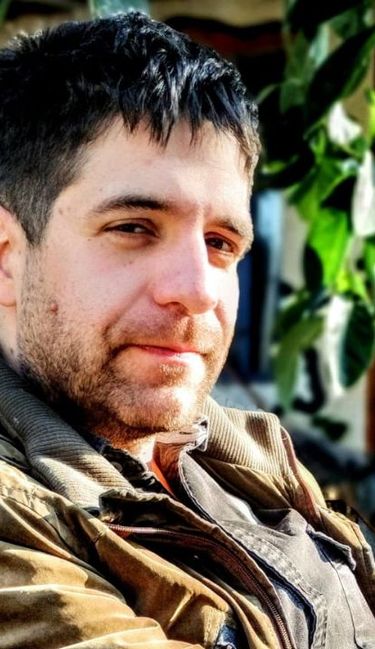 El rosarino Santiago Beretta presenta un libro de crónicas de la ciudad