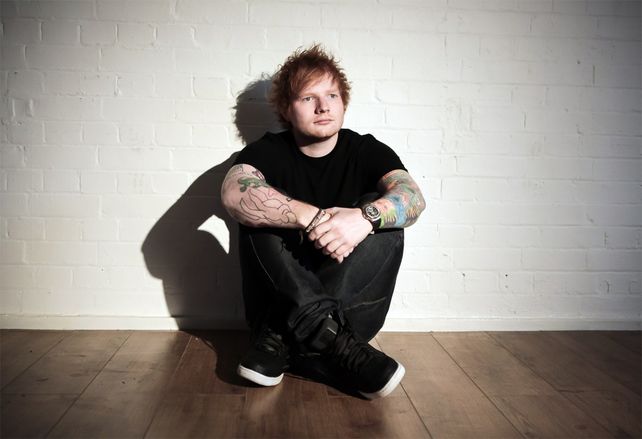 Indignado. El músico Ed Sheeran decidió abandonar su cuenta de Twitter por los insultos.&nbsp;