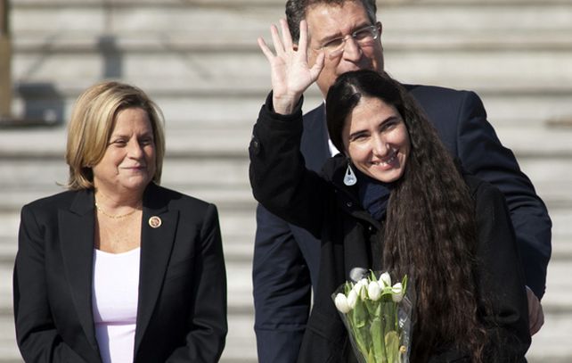 La bloguera más famosa de Cuba durante su visita al Capitolio.