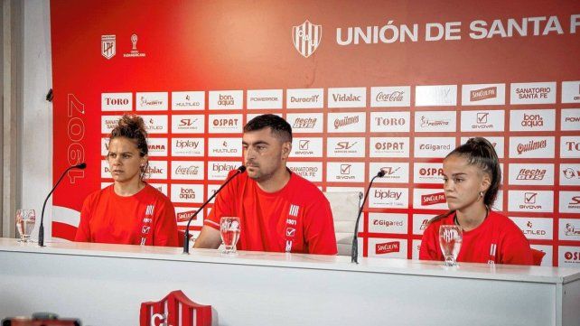 Paulo Poccia es el DT del equipo femenino de Unión de Santa Fe.