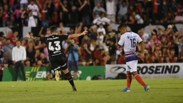 El catamarqueño tuvo una gran noche y con su gol llenó de alegría el Coloso.