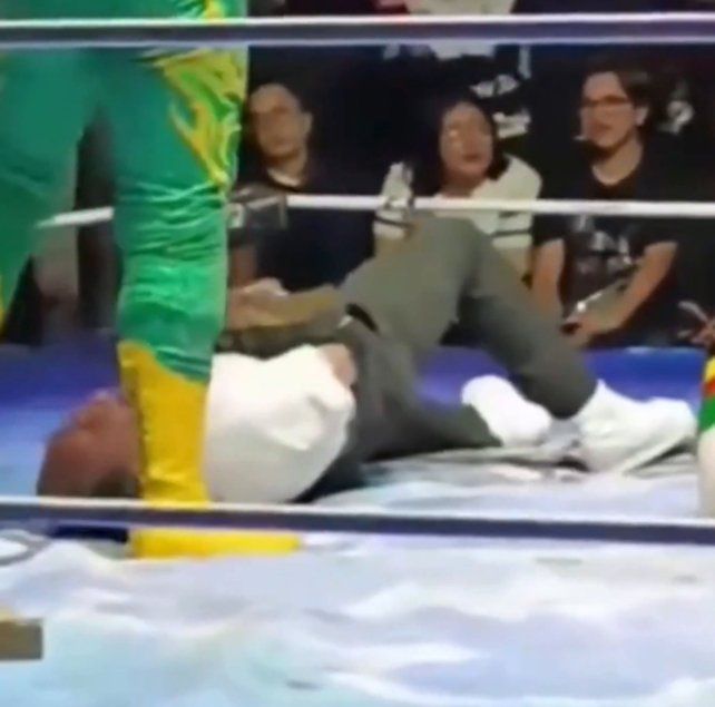 México: un árbitro murió tras un golpe en el ring y arrestaron al luchador