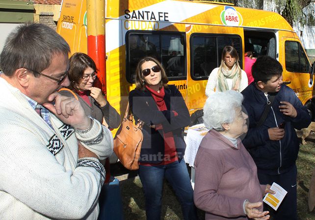 La oficina móvil del Municipio recorrió hoy el barrio Santa Rosa de Lima