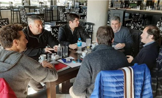 Las agrupaciones Glorioso 89 y Triunfo Tatengue llegaron a un acuerdo para la reforma del estatuto del club Unión.