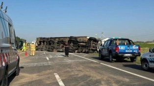 Un camión volcó en la madrugada a la altura de San Agustín&nbsp;
