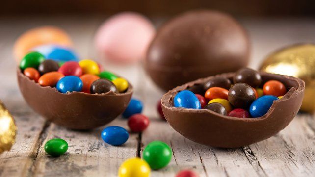 Por la crisis, más familias optan por elaborar sus huevos de Pascua