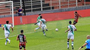 Patronato tuvo claras situaciones en el primer tiempo. Después Banfield se lo empató.