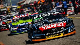 Julián Santero con el Ford Mustang y actual puntero en la Copa de Oro se presenta en el autódromo Juan María Traverso. La actividad comienza este sábado a las 11.15.