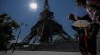 El calor azota a Europa: cerraron la Torre Eiffel y los principales museos de París