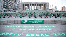 Con el pañuelo verde de la Campaña Nacional por el Derecho al Aborto Legal, Seguro y Gratuito, las organizaciones celebraron la presentación del proyecto del Poder Ejecutivo y la reapertura del debate en el Congres. Con el pañuelo verde de la Campaña Nacional por el Derecho al Aborto Legal, Seguro y Gratuito, las organizaciones celebraron la presentación del proyecto del Poder Ejecutivo y la reapertura del debate en el Congres.