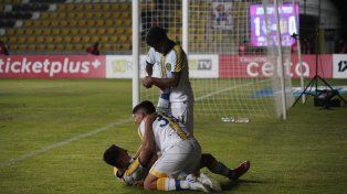 Central: los más chicos bancaron la parada en el debut