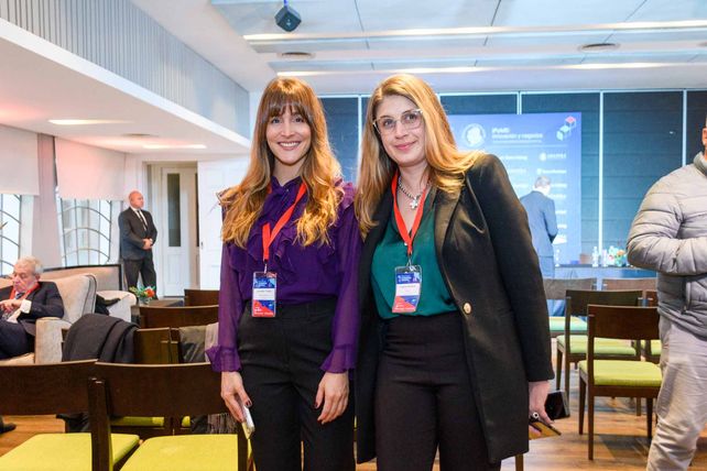 Antonella Di Santo y Virginia Escañuela.  