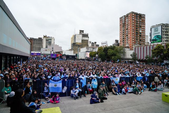 Rosario explotó por la final del Mundial: una multitud copó el Fontanarrosa para ver Argentina-España